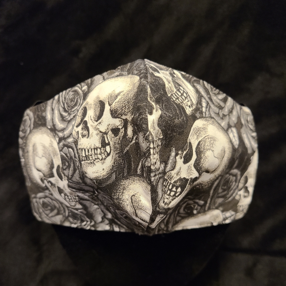 🌺Skulls and Roses Mask 🌺